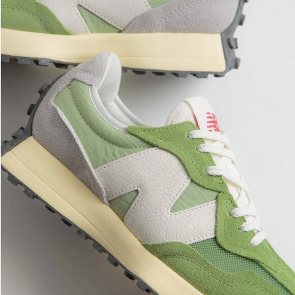 New Balance 327 WOMEN'S ~various sizes~ Sneakers Shoes Kiwi Avocado NEW - Picture 3 of 10